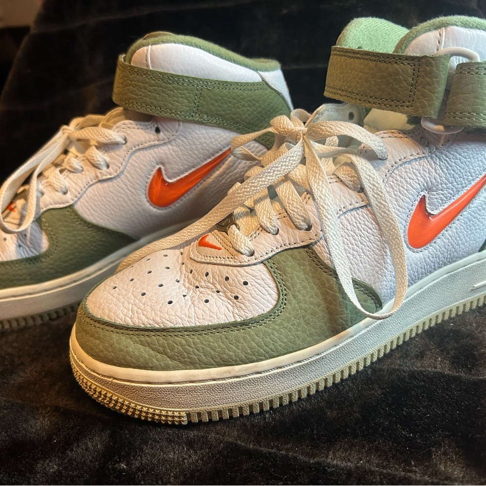 Nike White and Green Sneakers with Orange Accents